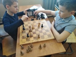 Шахматный турнир в начальной школе.